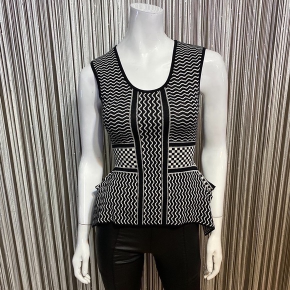 🔻SALE🔻BCBGMAXAZRIA🔹NEW CONDITION - Picture 2 of 10